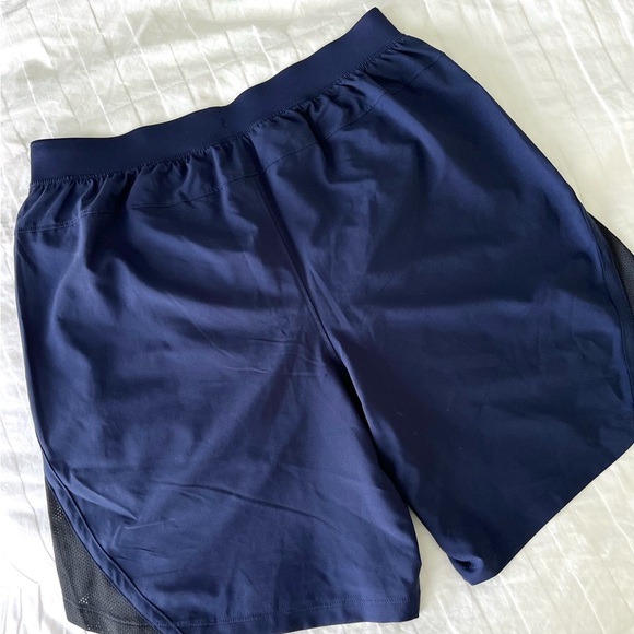 Men’s Under Armor Gym shorts Like New! Shorts have been washed but never worn. - Picture 4 of 6